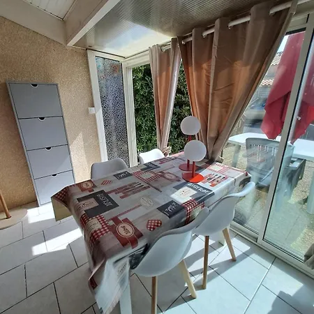 Hébergement de vacances Coquet Pavillon Au Calme Piscine *